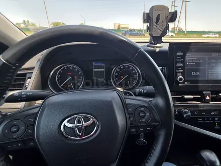 Toyota Camry 2022 года за 13 500 000 тг. в Актау