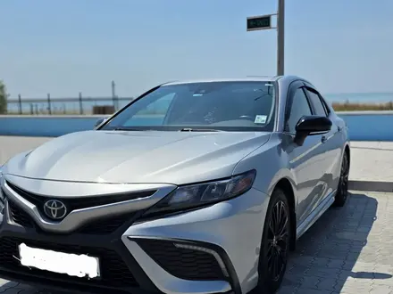 Toyota Camry 2022 года за 13 500 000 тг. в Актау – фото 8