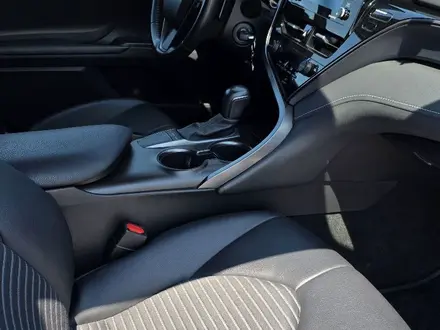 Toyota Camry 2022 года за 13 500 000 тг. в Актау – фото 11