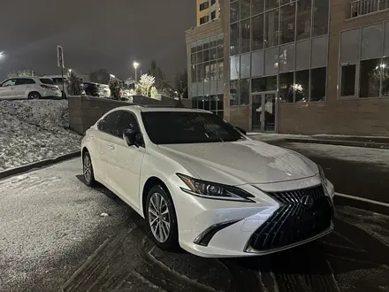 Lexus ES 300h 2022 года за 25 000 000 тг. в Алматы