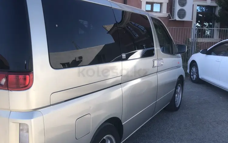 Nissan Elgrand 2003 года за 4 000 000 тг. в Атырау