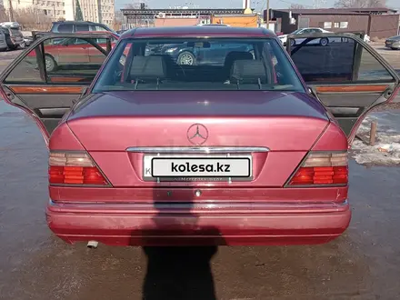 Mercedes-Benz E 220 1994 года за 2 300 000 тг. в Шу – фото 13