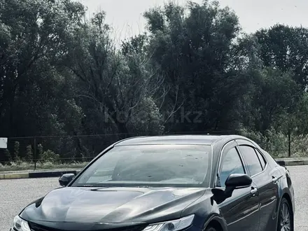 Toyota Camry 2018 года за 13 200 000 тг. в Алматы – фото 3