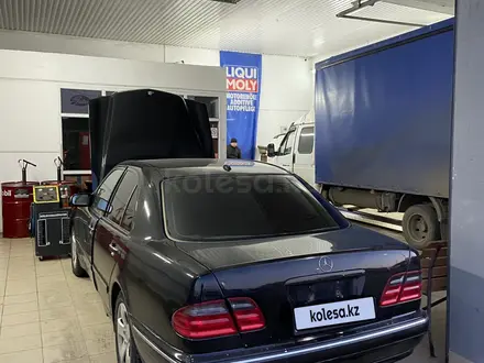 Mercedes-Benz E 320 2001 года за 3 450 000 тг. в Атырау – фото 10