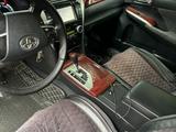 Toyota Camry 2013 года за 8 200 000 тг. в Актобе – фото 2