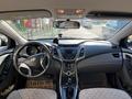 Hyundai Elantra 2015 годаfor4 000 000 тг. в Атырау – фото 12