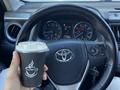 Toyota RAV4 2016 года за 7 200 000 тг. в Атырау – фото 2