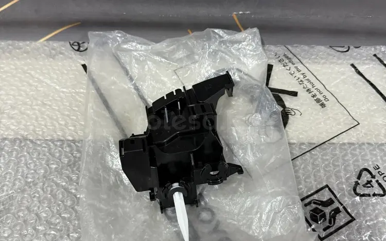 Кронштейн фонаря правый Lexus LX570 2015-2021 за 18 000 тг. в Алматы