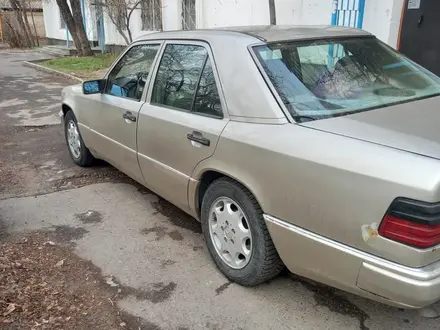 Mercedes-Benz E 230 1991 года за 1 300 000 тг. в Тараз – фото 4