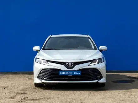 Toyota Camry 2019 года за 12 960 000 тг. в Алматы – фото 2