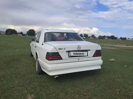 Mercedes-Benz E 220 1994 года за 1 600 000 тг. в Алматы – фото 4