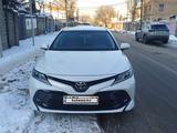 Toyota Camry 2021 года за 14 750 000 тг. в Алматы – фото 5