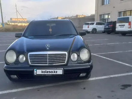 Mercedes-Benz E 280 1997 года за 2 680 000 тг. в Шымкент – фото 3