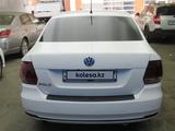Volkswagen Polo 2015 года за 3 640 500 тг. в Актобе – фото 2