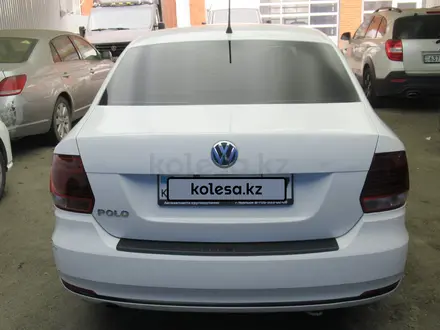 Volkswagen Polo 2015 года за 3 640 500 тг. в Актобе – фото 2
