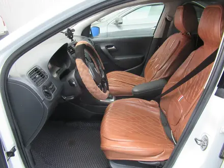 Volkswagen Polo 2015 года за 3 640 500 тг. в Актобе – фото 7