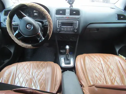 Volkswagen Polo 2015 года за 3 640 500 тг. в Актобе – фото 9