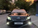 Toyota Camry 2010 года за 7 250 000 тг. в Шымкент – фото 2