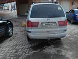SEAT Alhambra 2003 года за 3 200 000 тг. в Уральск – фото 4