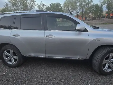 Toyota Highlander 2011 года за 13 800 000 тг. в Усть-Каменогорск – фото 2