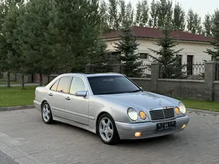 Mercedes-Benz E 320