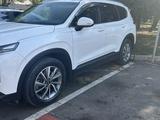 Hyundai Santa Fe 2020 года за 9 700 000 тг. в Алматы – фото 3