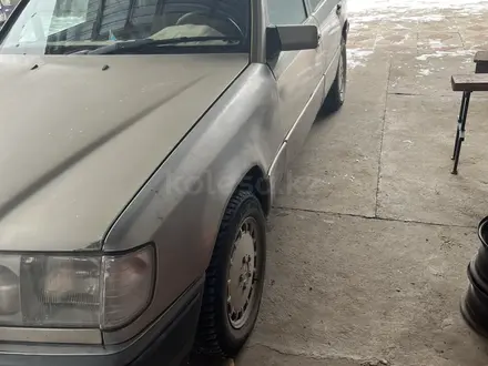 Mercedes-Benz E 260 1990 года за 800 000 тг. в Алматы