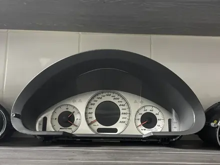 Привозной щиток прибора w219 5.5 amg за 200 000 тг. в Алматы – фото 2