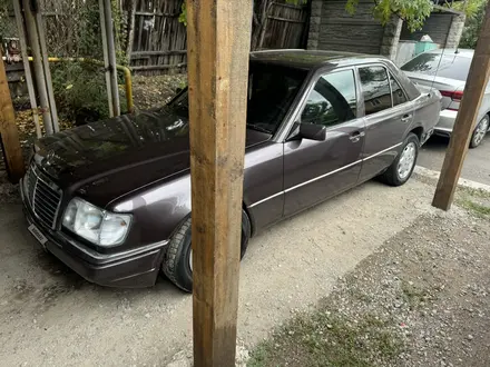 Mercedes-Benz E 220 1993 года за 1 600 000 тг. в Алматы – фото 6