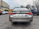 Lexus ES 300h 2022 годаүшін21 500 000 тг. в Алматы – фото 3