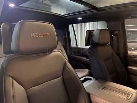 Chevrolet Suburban 2023 года за 44 900 000 тг. в Алматы – фото 26