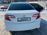 Toyota Camry 2012 года за 7 300 000 тг. в Уральск – фото 2
