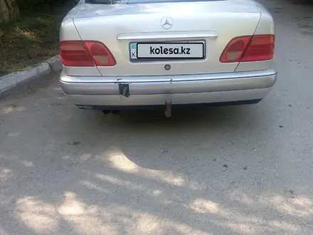 Mercedes-Benz E 240 1997 года за 2 300 000 тг. в Астана – фото 3