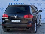 Volkswagen Touareg 2005 годаfor5 500 000 тг. в Атырау – фото 4