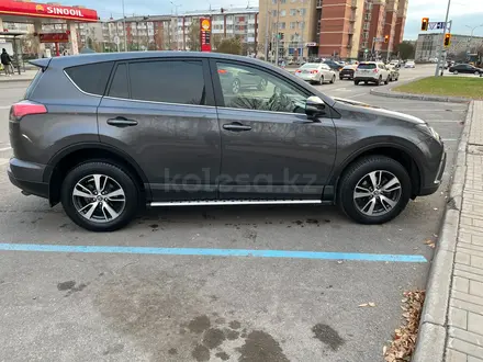 Toyota RAV4 2016 года за 12 200 000 тг. в Астана – фото 3