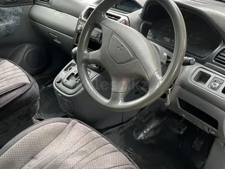 Mitsubishi Chariot 1998 года за 2 000 000 тг. в Алматы – фото 20