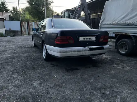 Mercedes-Benz E 320 1996 года за 2 000 000 тг. в Алматы – фото 4