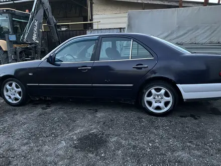Mercedes-Benz E 320 1996 года за 2 000 000 тг. в Алматы – фото 5