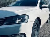 Volkswagen Passat 2014 года за 5 500 000 тг. в Есик – фото 2