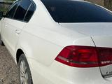 Volkswagen Passat 2014 года за 5 500 000 тг. в Есик – фото 3