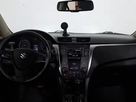Suzuki Kizashi 2011 года за 3 990 000 тг. в Астана – фото 14