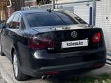 Volkswagen Jetta 2006 года за 3 400 000 тг. в Шымкент – фото 2