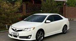 Toyota Camry 2014 года за 6 000 000 тг. в Атырау – фото 2
