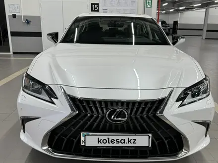 Lexus ES 250 2022 года за 25 000 000 тг. в Шымкент – фото 2