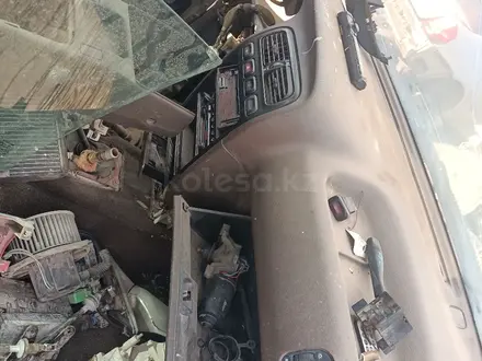 Ниссан примера P10, запчасти по кузову за 1 000 тг. в Актобе – фото 3