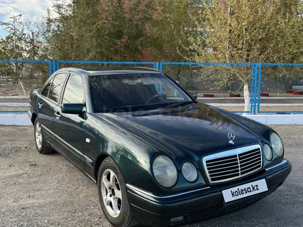 Mercedes-Benz E 230 1996 года за 2 800 000 тг. в Кокшетау – фото 2