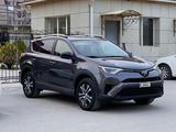 Toyota RAV4 2017 года за 8 750 000 тг. в Жанаозен – фото 4