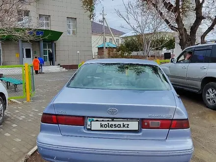 Toyota Camry 1998 года за 3 350 000 тг. в Шиели – фото 4