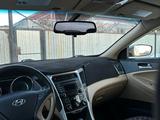 Hyundai Sonata 2014 года за 4 200 000 тг. в Уральск – фото 2