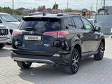 Toyota RAV4 2016 года за 12 000 000 тг. в Актобе – фото 4